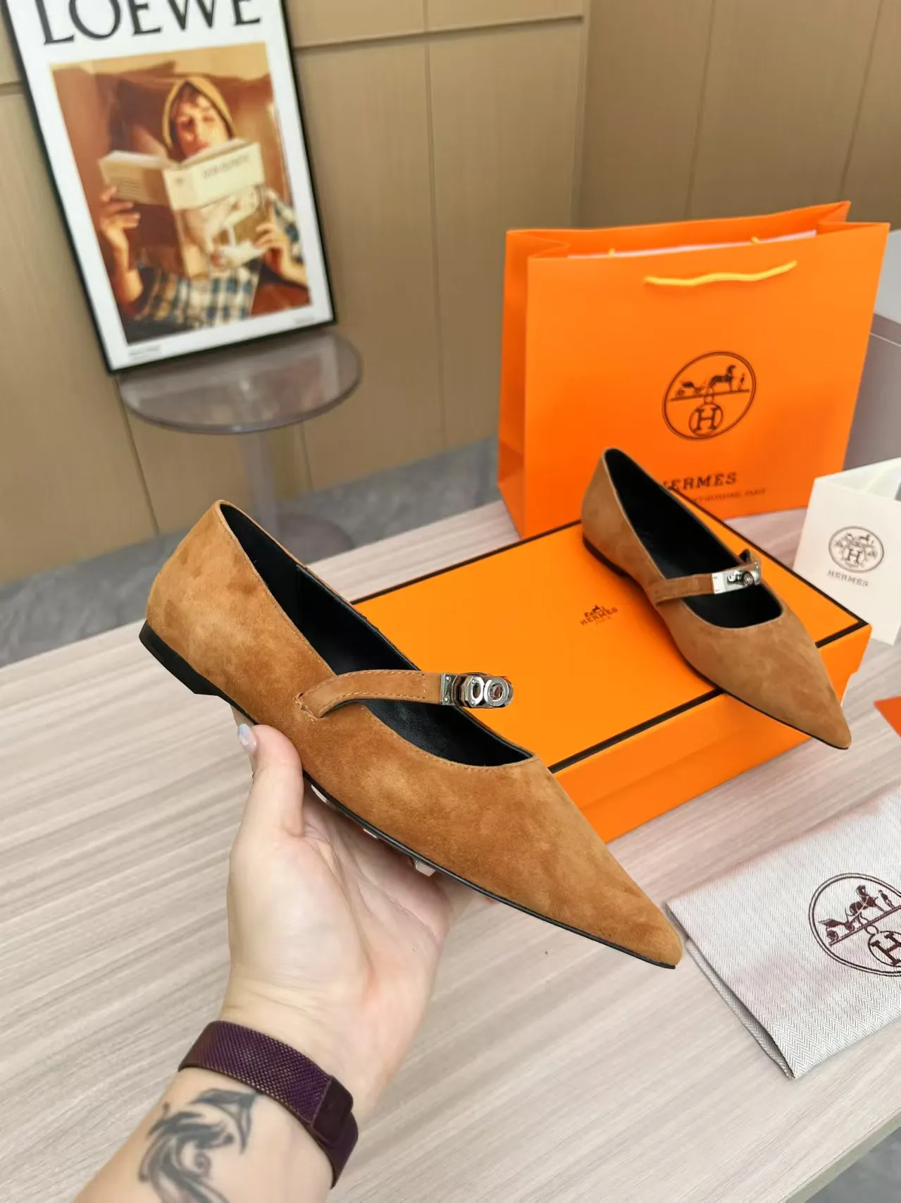 👟👟Ex-factory price 520👟👟, 2025 top product Hermes new genuine handmade shoes, purely handmade, a must-collect item! The perfect holiday accessory! Our pursuit of quality products is always the best! Don't give in! Comfort and originality, not following trends, and not deliberately expressing oneself are the consistent pursuits of Hermes and its fans! [Material] Upper: top layer leather, lining: genuine leather. Size 35-42